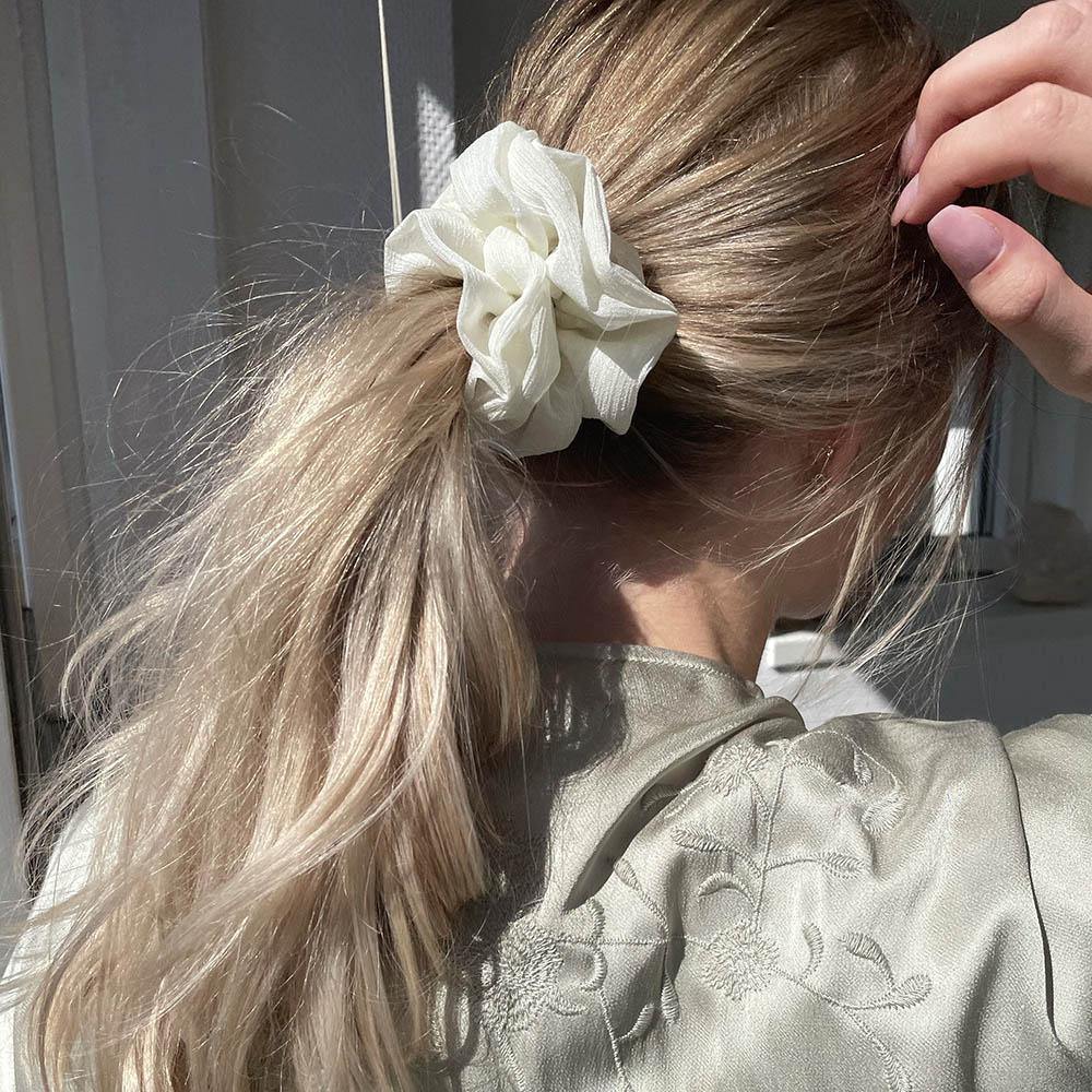 Ivy scrunchie is a must have in your accessory collection! It's an oversized scrunchie with shimmer which creates a puffy look in your hair. Use it in a messy bun or to spice up your ponytail.