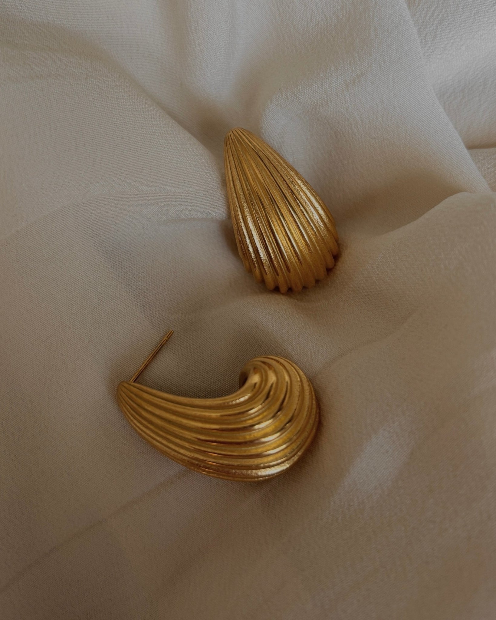 Grooved Drop Earrings - Forgyldt - Khaai Studio