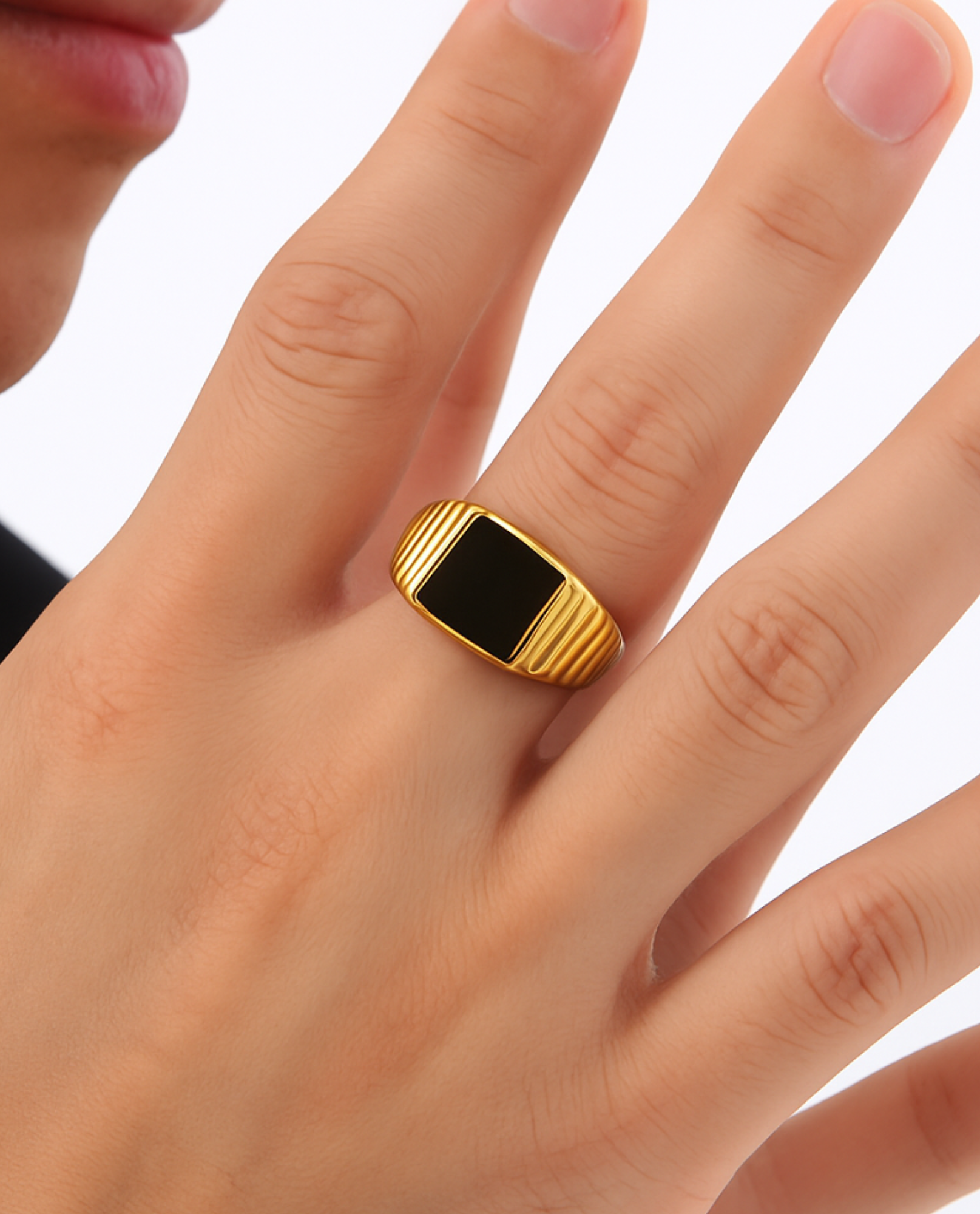 Ridge Onyx Ring - Forgyldt