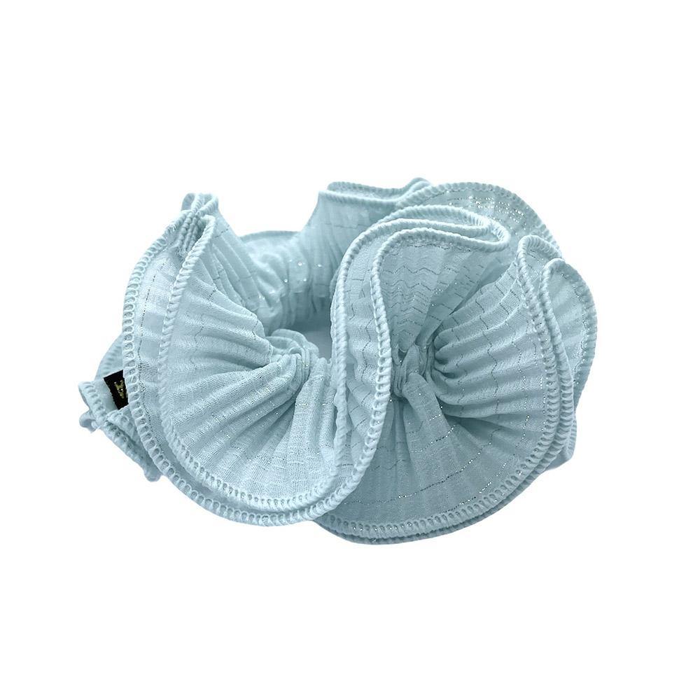 Sia scrunchie is a must have in your accessory collection! It's an oversized scrunchie which creates a puffy look in your hair. Use it in a messy bun or to spice up your ponytail.