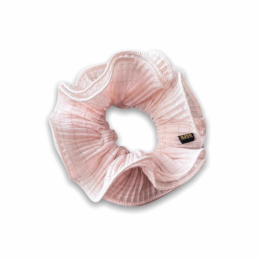 Sia scrunchie is a must have in your accessory collection! It's an oversized scrunchie which creates a puffy look in your hair. Use it in a messy bun or to spice up your ponytail.