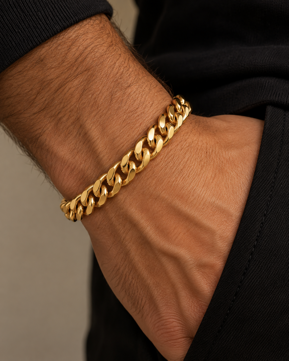 Rogue Bracelet 9mm - Forgyldt på model