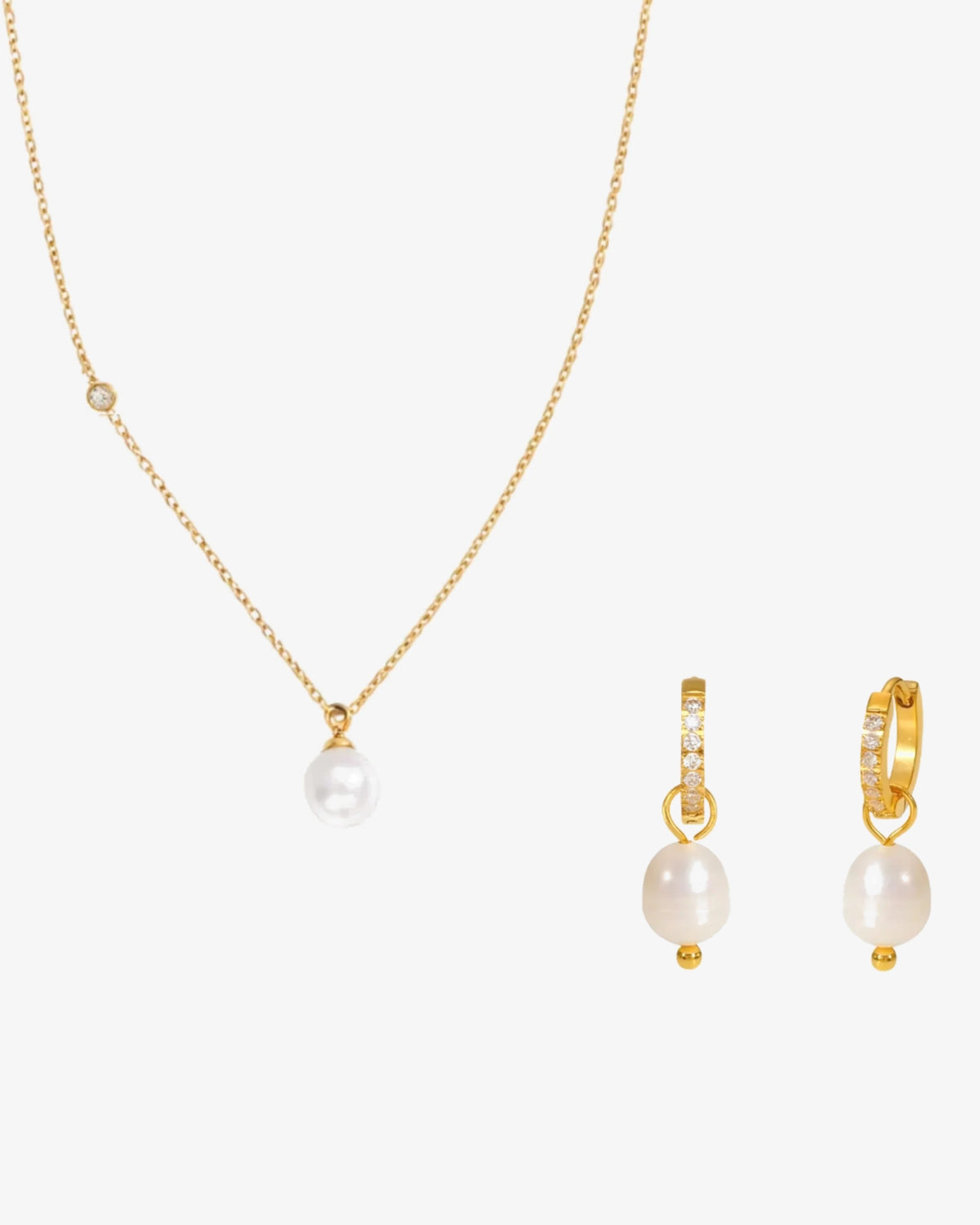 Pearl Drop Gift Set i forgyldt stål – perlehalskæde og perleøreringe