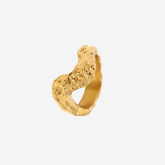 Hammered wave ring - Forgyldt - Khaai Studio